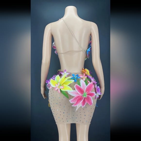 Dress - Picture 2 of 4